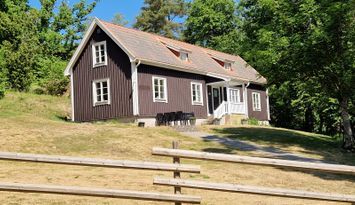 F10/Brukhuset - Cottage by the lake