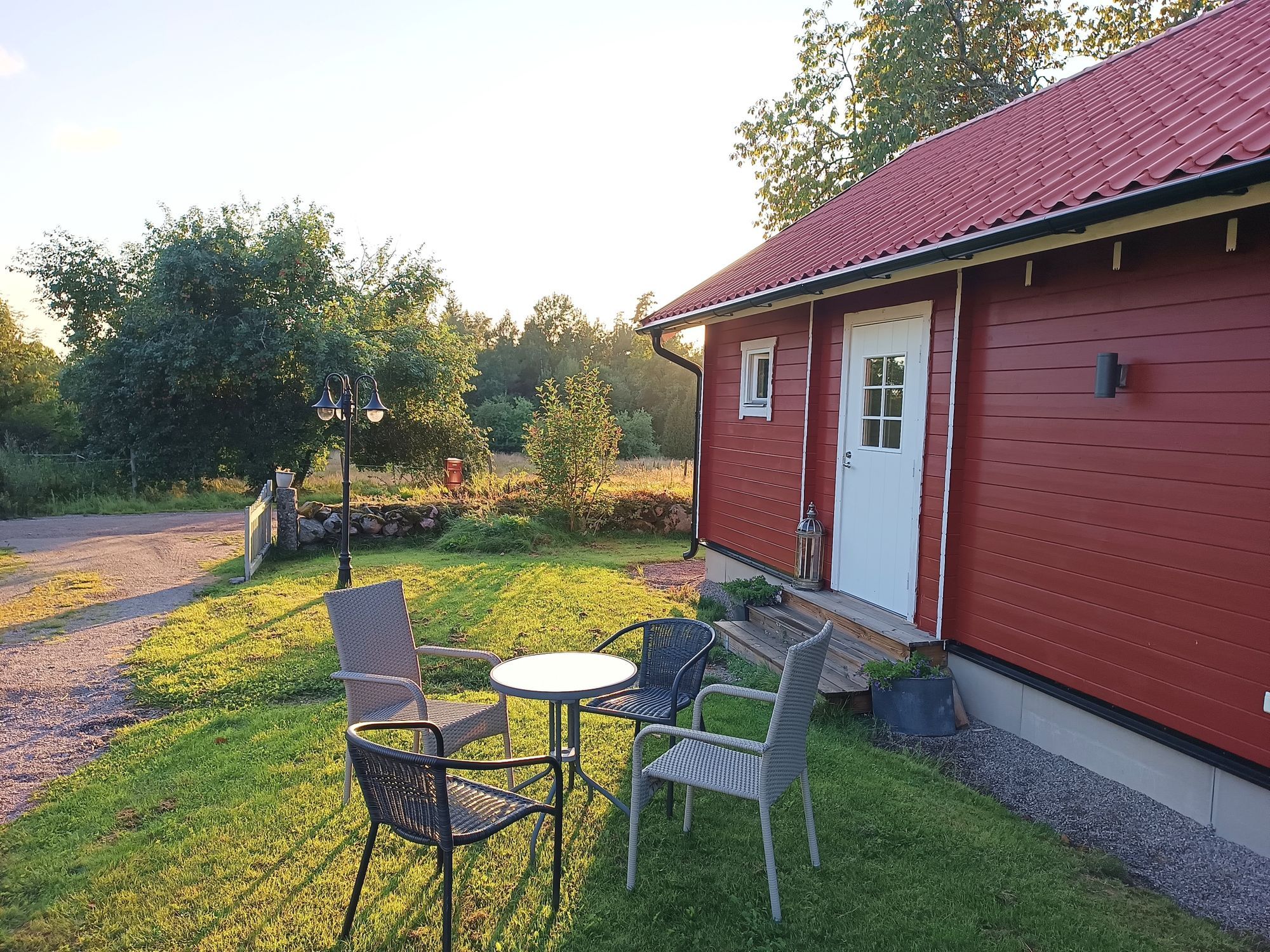 Mysig stuga i lugna omgivningar på Telestad, Växjö – bild 2 av 7