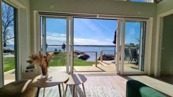 Modernes Ferienhaus mit Privatstrand