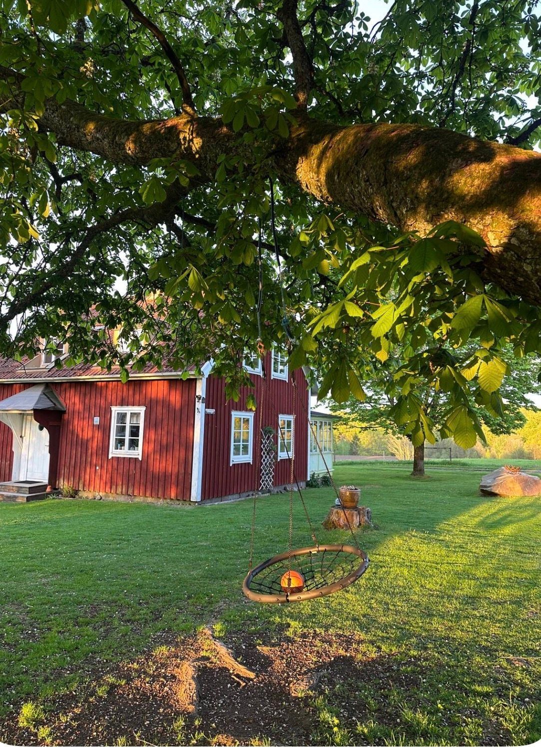 Mysig stuga på gård med bastu & eldplats – bild 8 av 24
