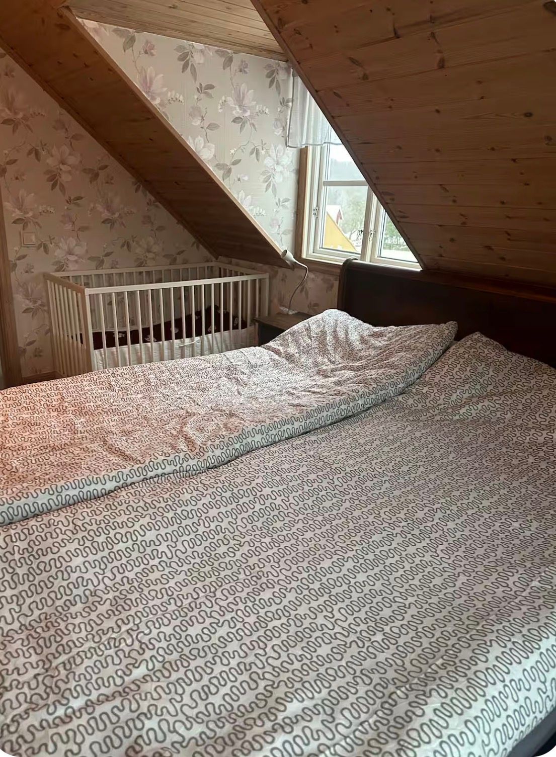 Mysig stuga på gård med bastu & eldplats – bild 14 av 24