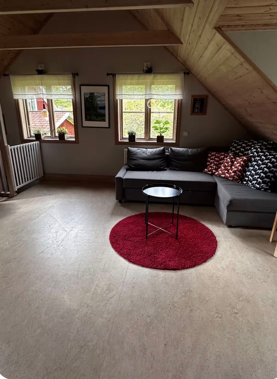 Mysig stuga på gård med bastu & eldplats – bild 18 av 24