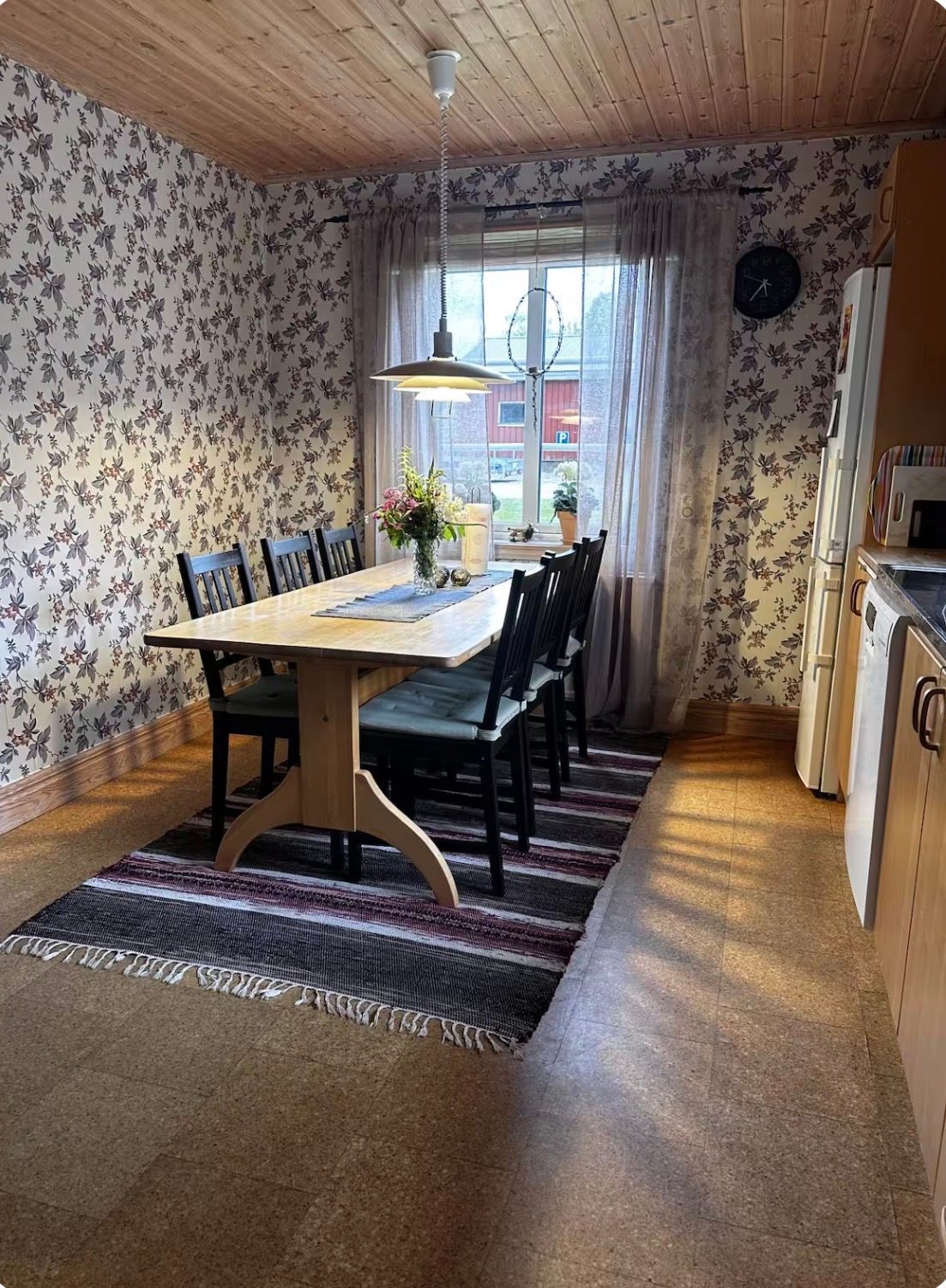 Mysig stuga på gård med bastu & eldplats – bild 10 av 24