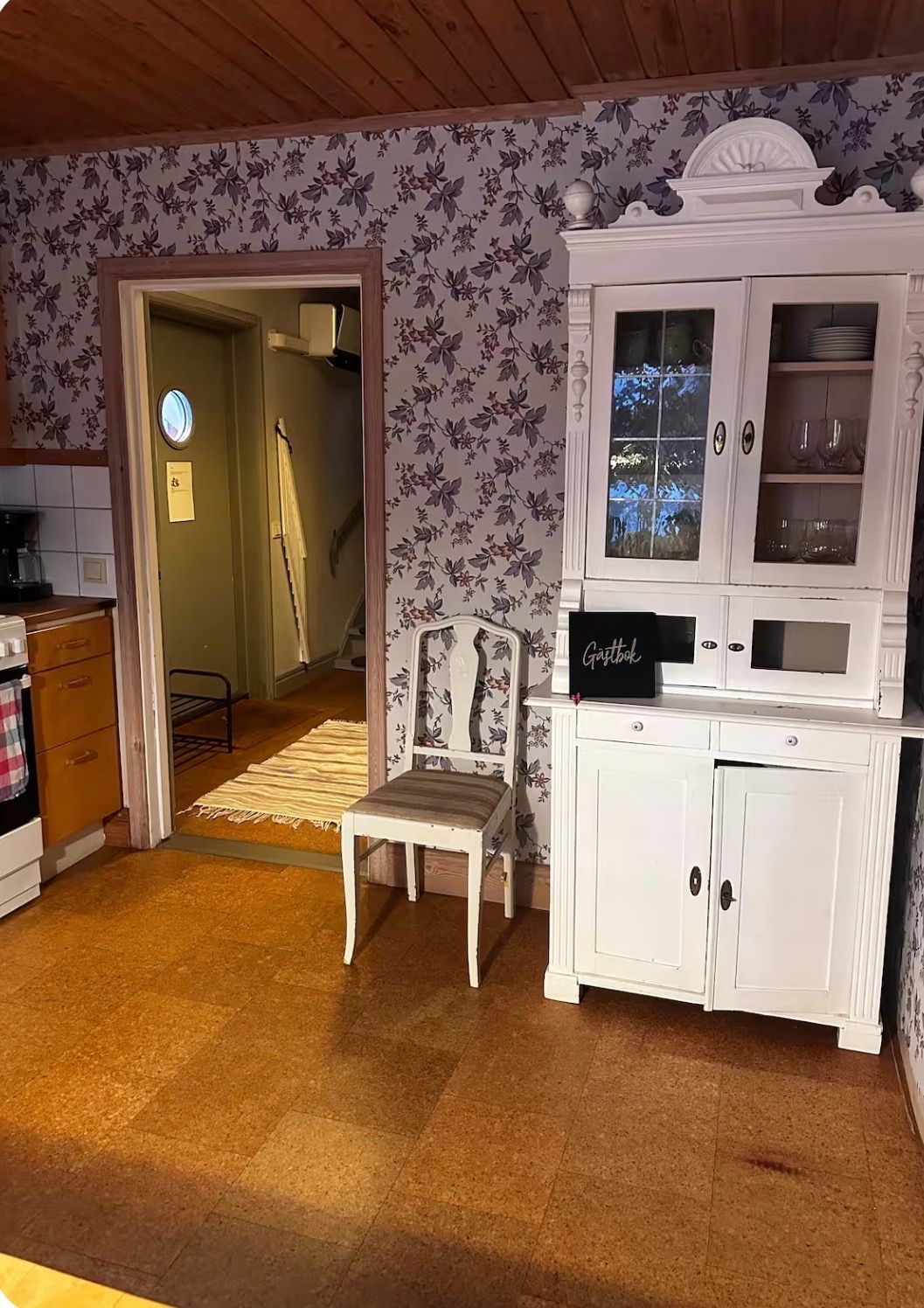 Mysig stuga på gård med bastu & eldplats – bild 12 av 24