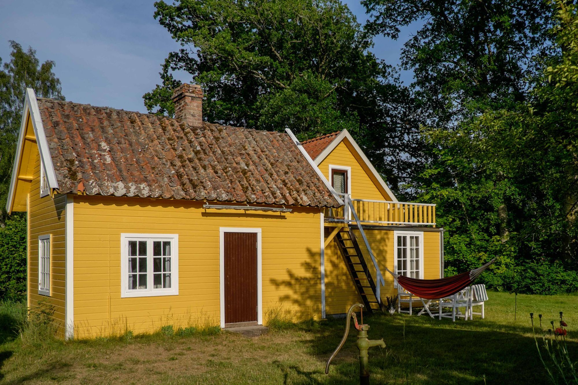 Liten vacker strandnära villa havsutsikt i Ljugarn