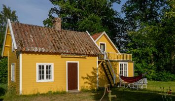 Liten vacker strandnära villa havsutsikt i Ljugarn