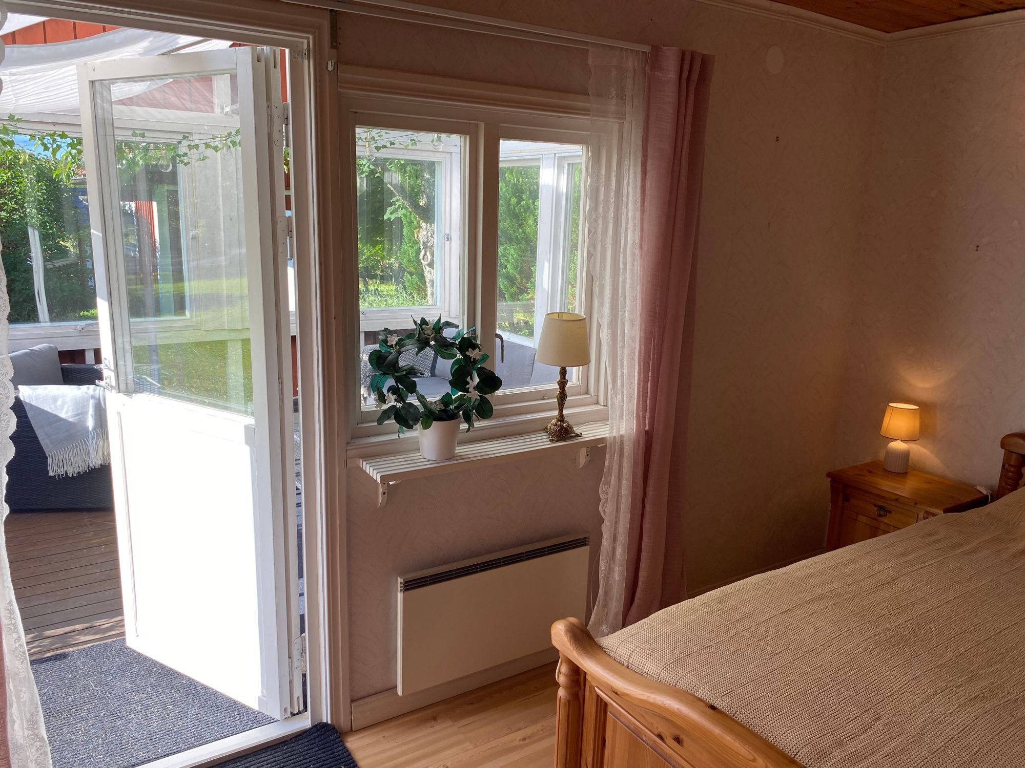 Charmig stuga i rofylld miljö i Kalvsås. – bild 10 av 18