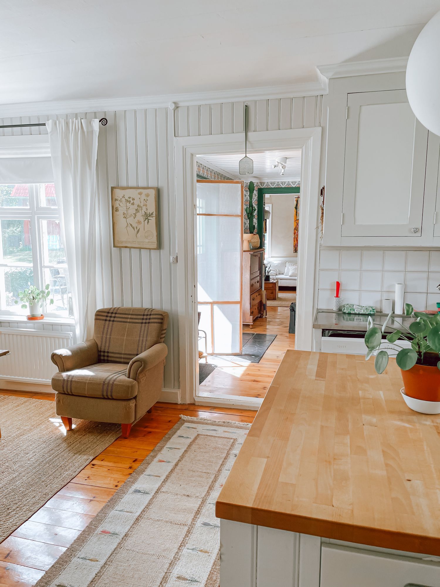Lantlig pärla med bastu, spabad och naturnära läge – bild 9 av 24