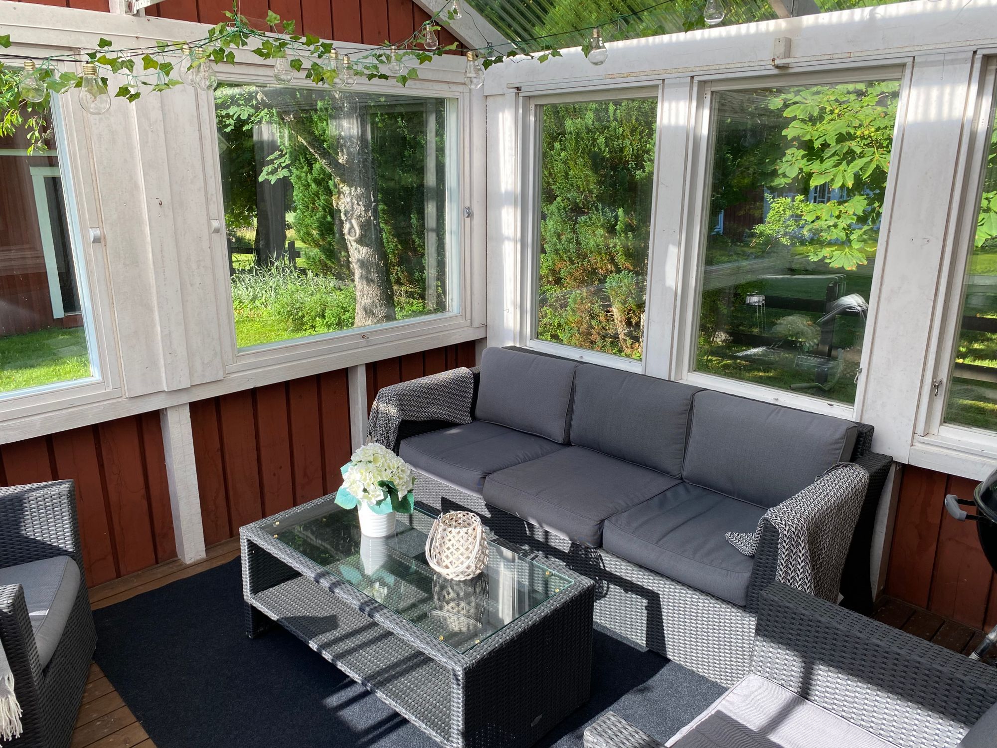 Charmig stuga i rofylld miljö i Kalvsås. – bild 12 av 18