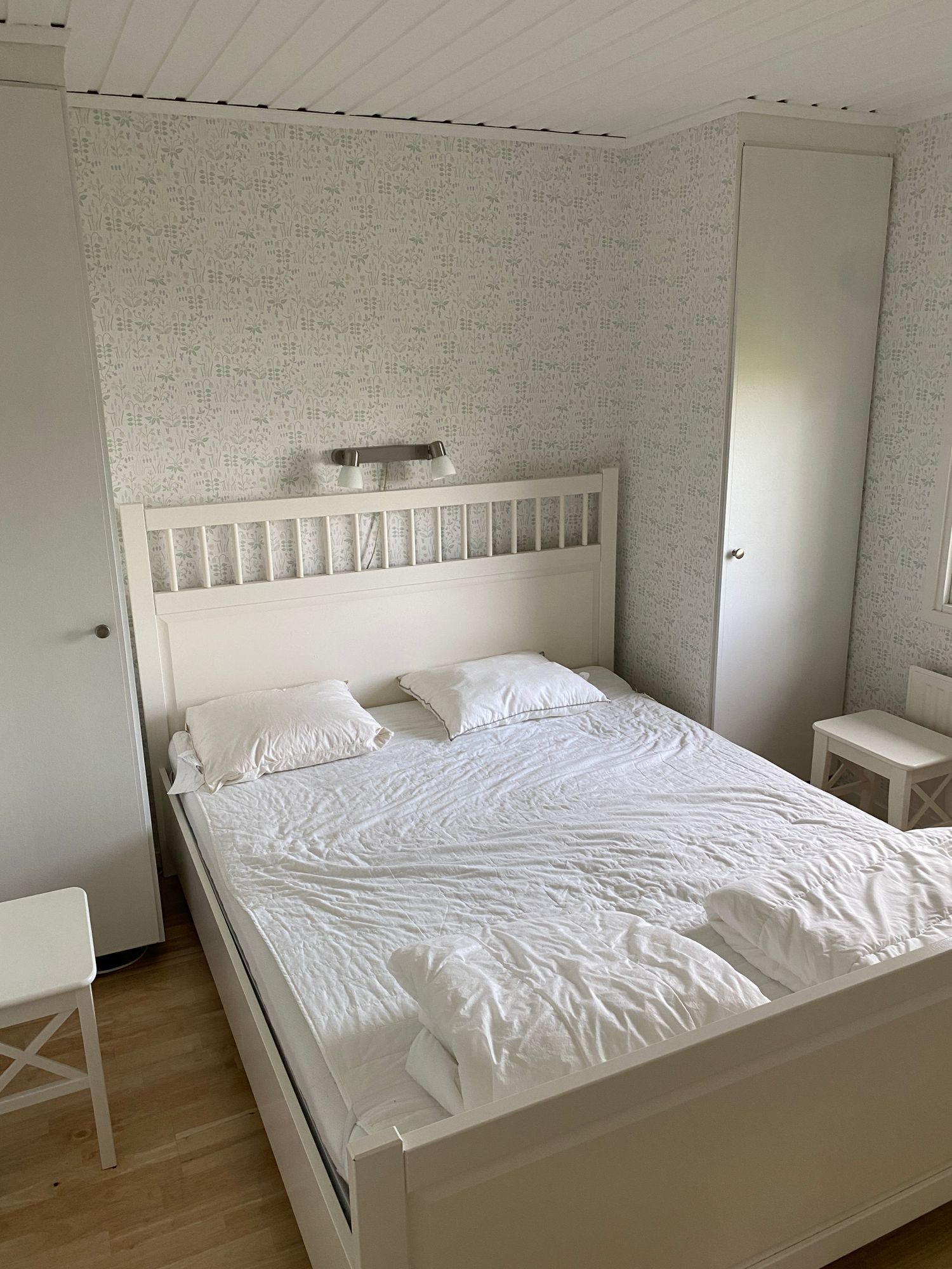 Sjönära stuga med spabad och brygga – bild 11 av 13