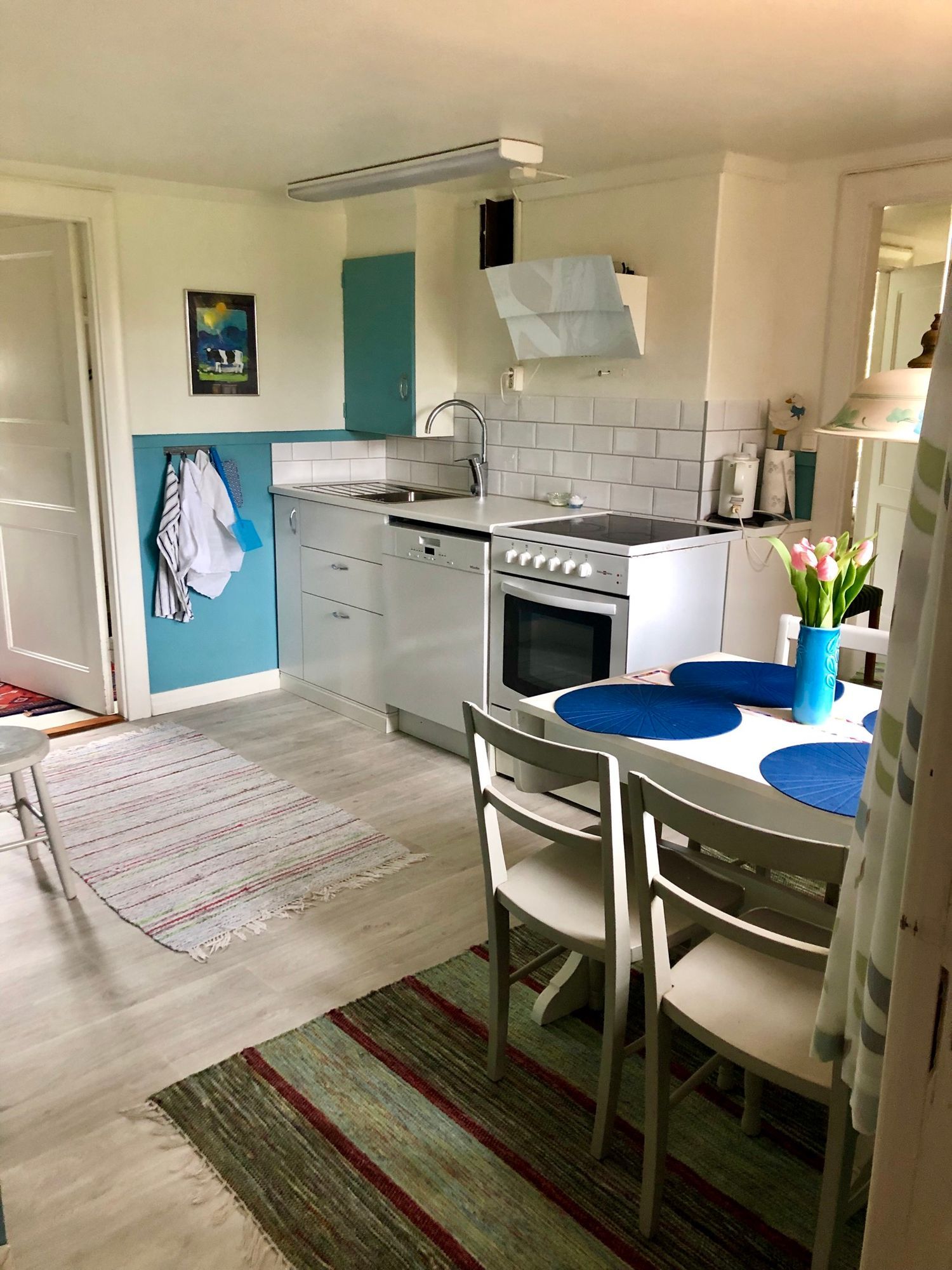 Havsnära stuga med lantligt läge. – bild 3 av 24