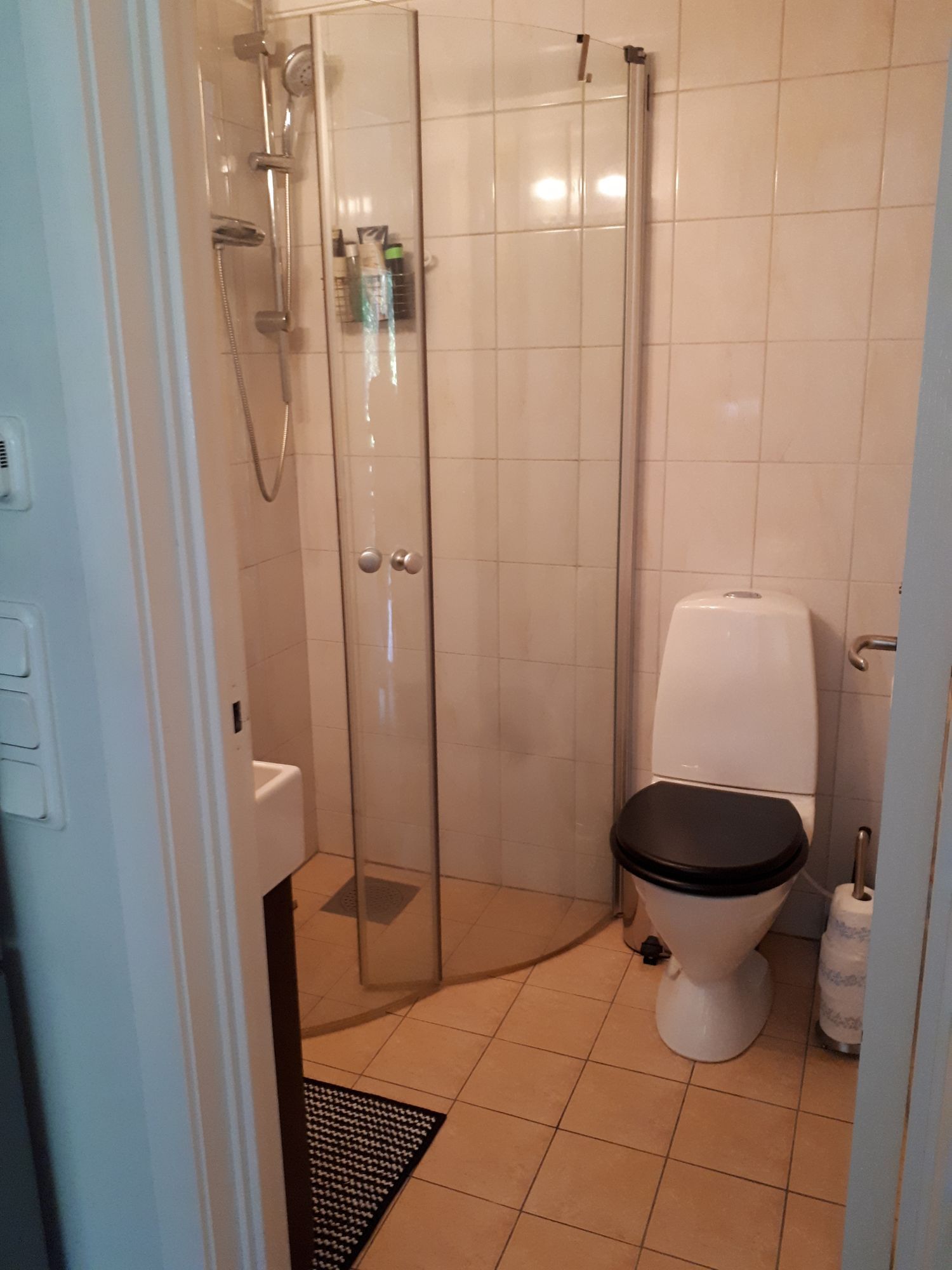 Charmig och modern stuga med alla bekvämligheter! – bild 13 av 24