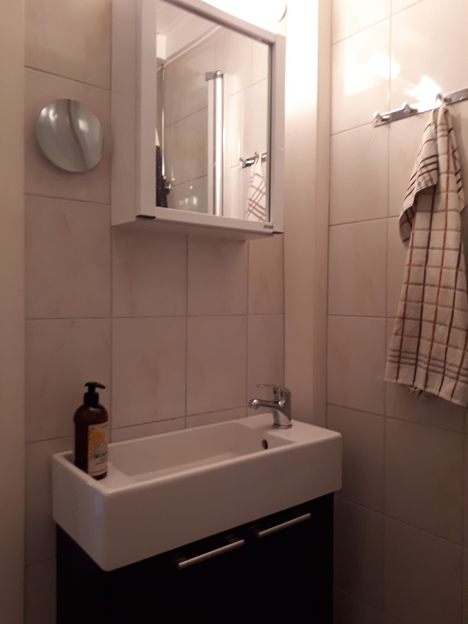 Charmig och modern stuga med alla bekvämligheter! – bild 14 av 24