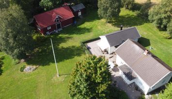 Lantlig pärla med bastu, spabad och naturnära läge