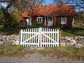 Hus på bondgård mitt i glasriket