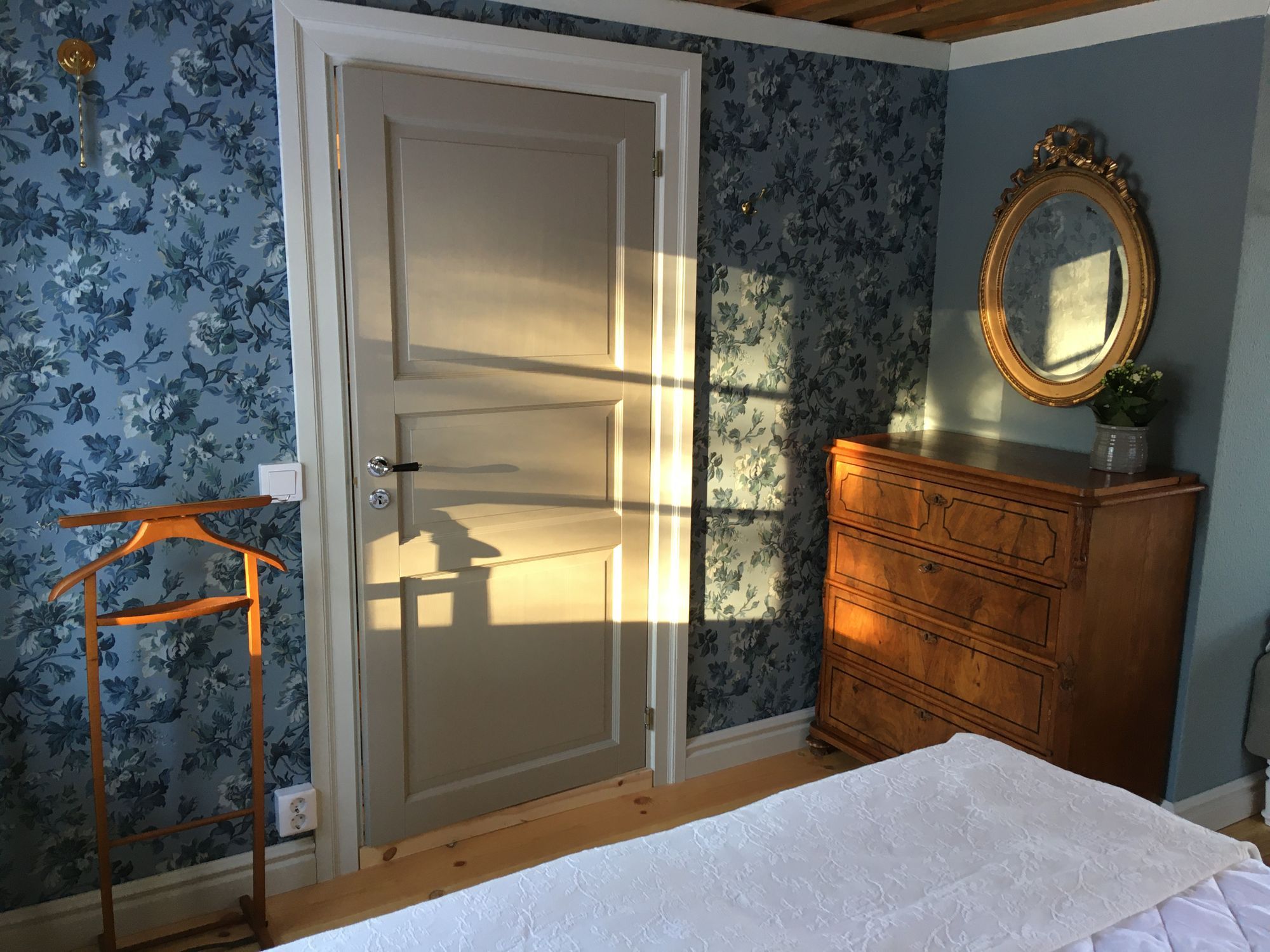 Harsa 12 km. Järvsöbacken 5 km. Kamin. Diskmaskin. – bild 18 av 24