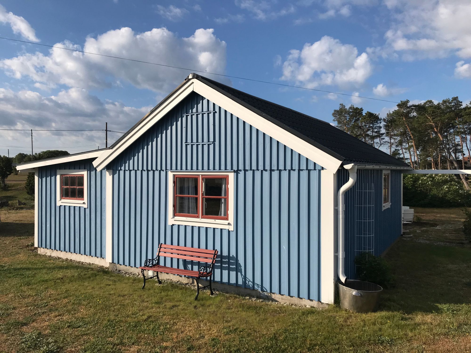 Gårdsstuga med vidunderlig utsikt i Jordhamn – bild 3 av 10