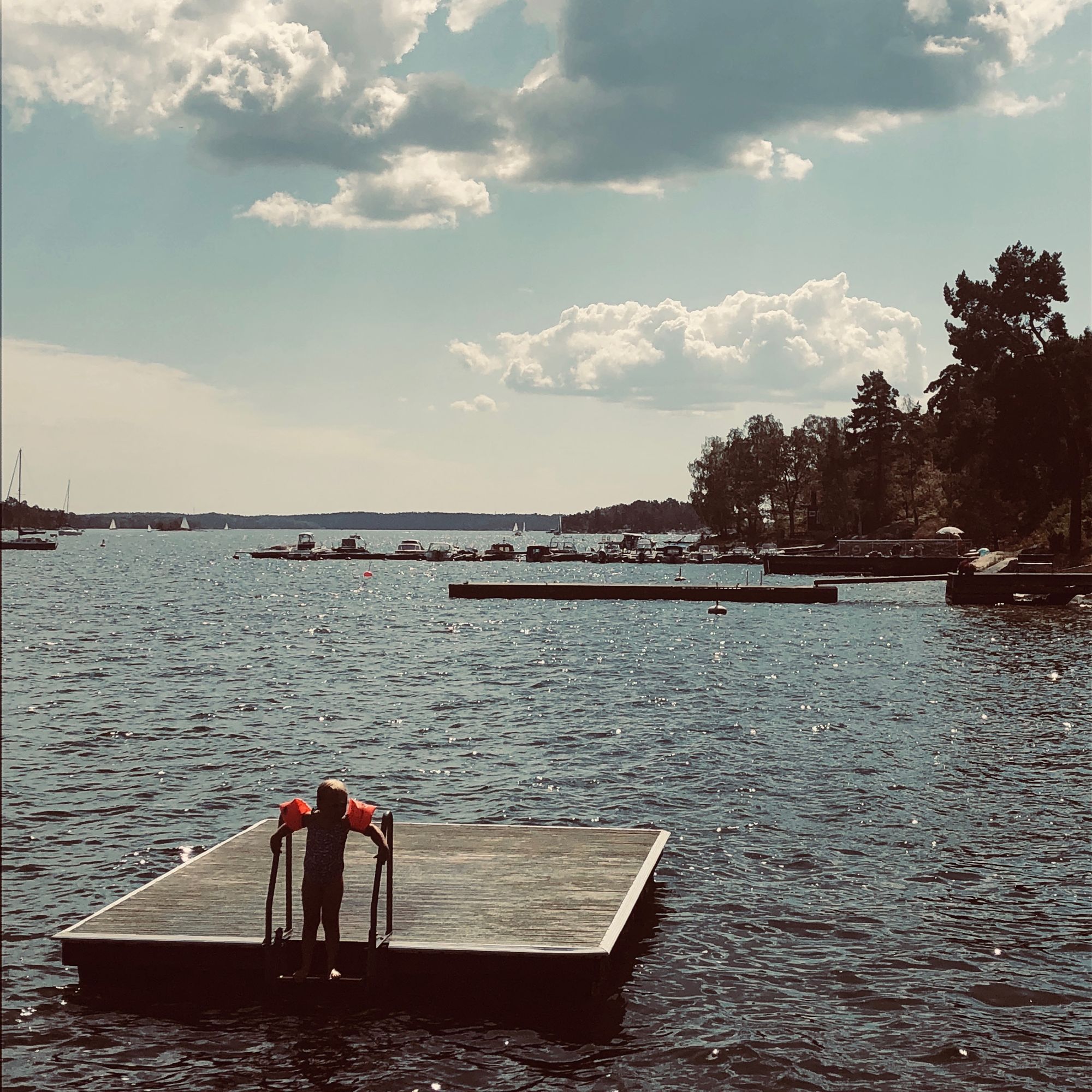Idyllsikt sommarhus i Stockholms norra skärgård – bild 23 av 24