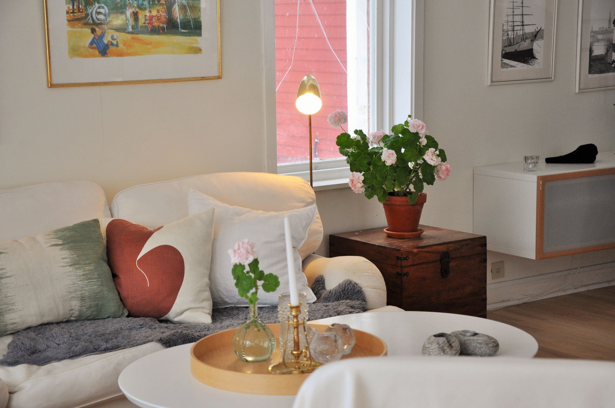 Idyllsikt sommarhus i Stockholms norra skärgård – bild 2 av 24