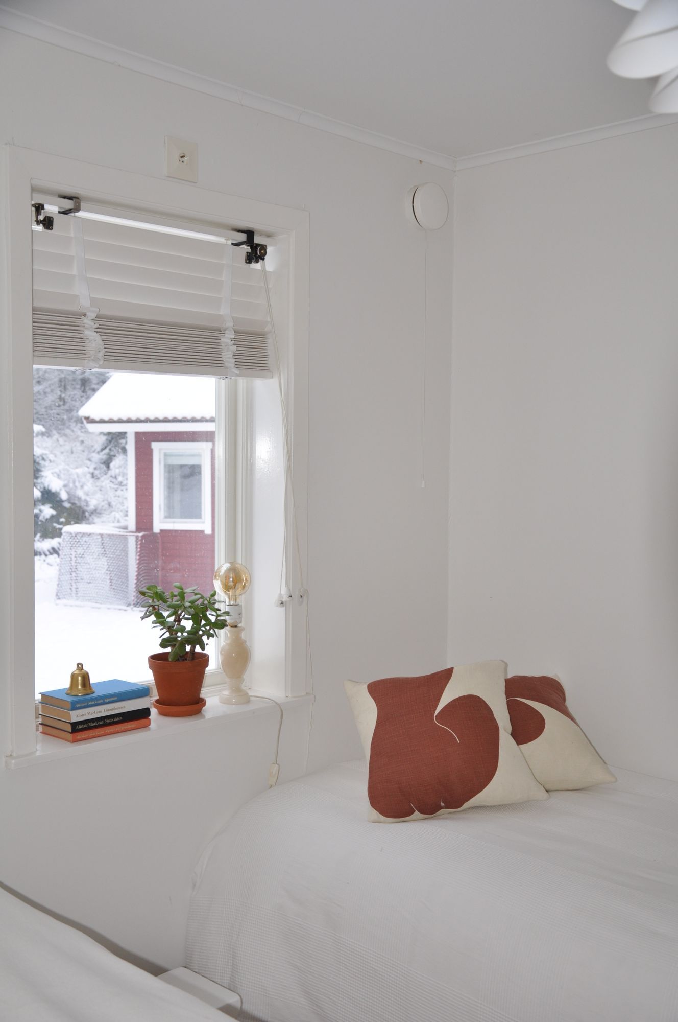Idyllsikt sommarhus i Stockholms norra skärgård – bild 8 av 24