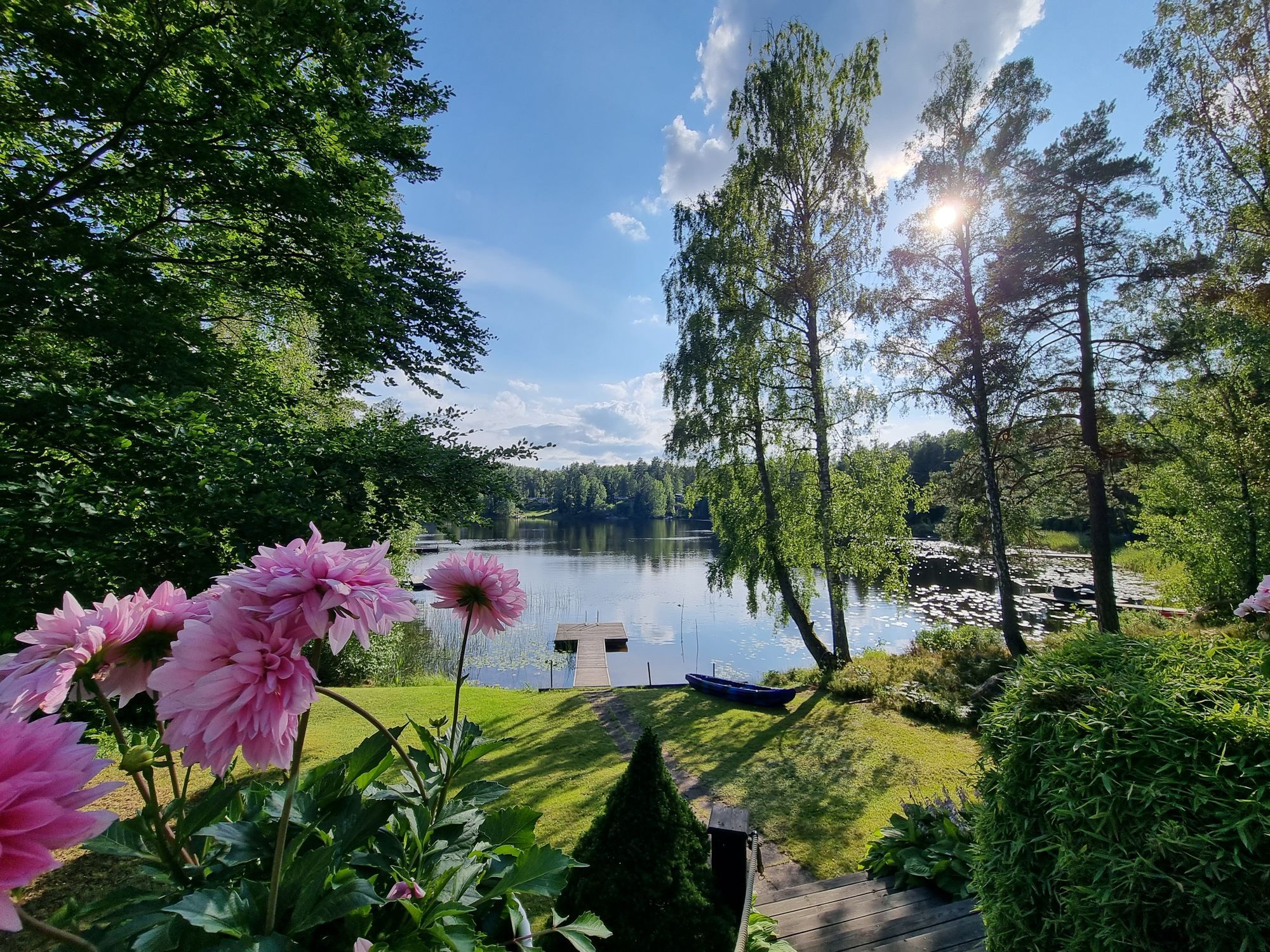 Mysig stor Villa med egen brygga vid sjö och natur – bild 2 av 24