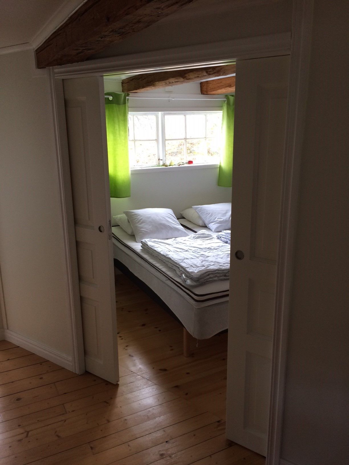 Hus med själ & charm. Egen strand, brygga, båt. – bild 14 av 22