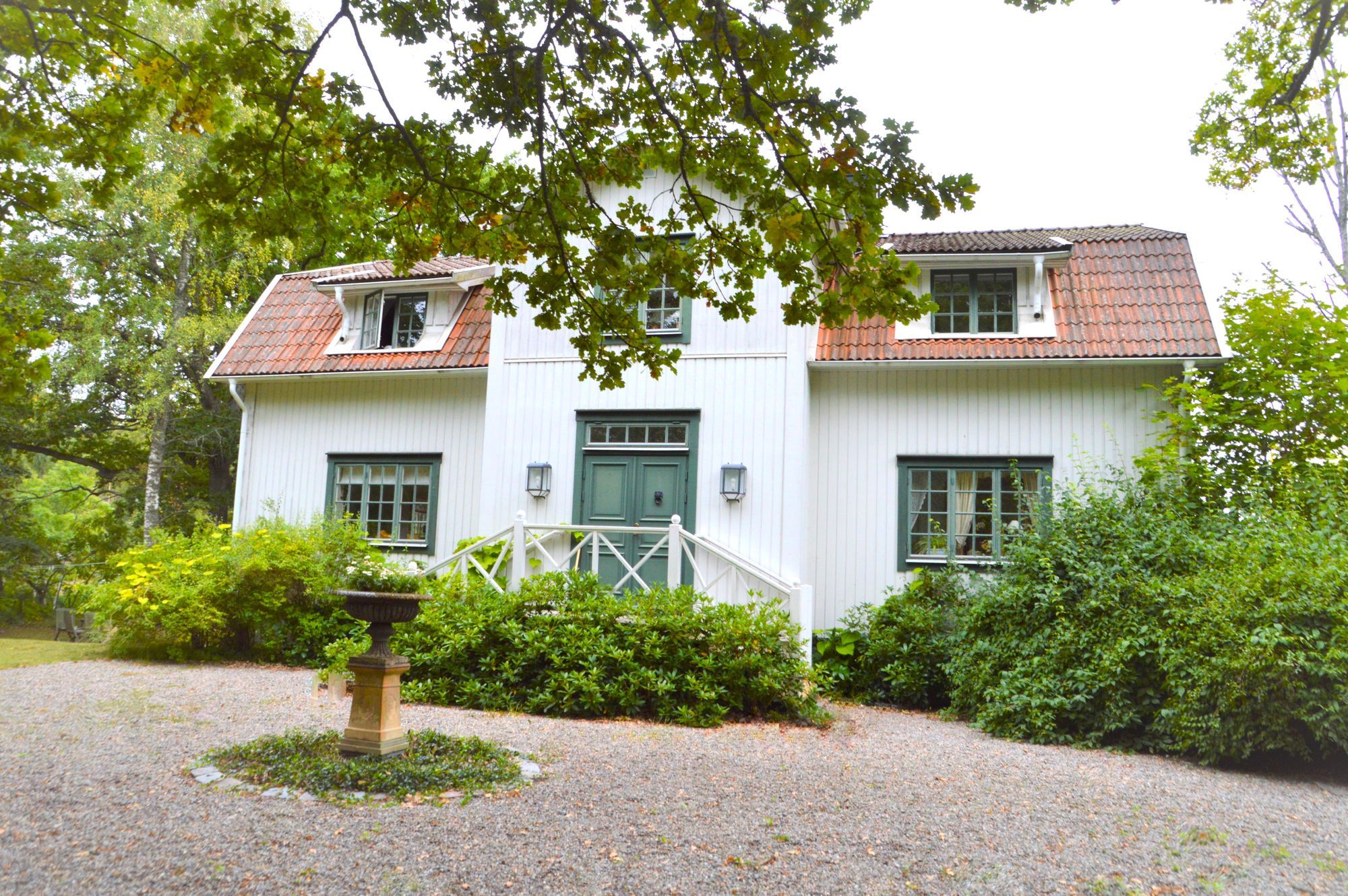Tynningö Marsviken. Sjöställe med privat brygga – bild 10 av 24