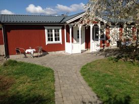 Gårdshus idyllisk och charmigt med toppenläge