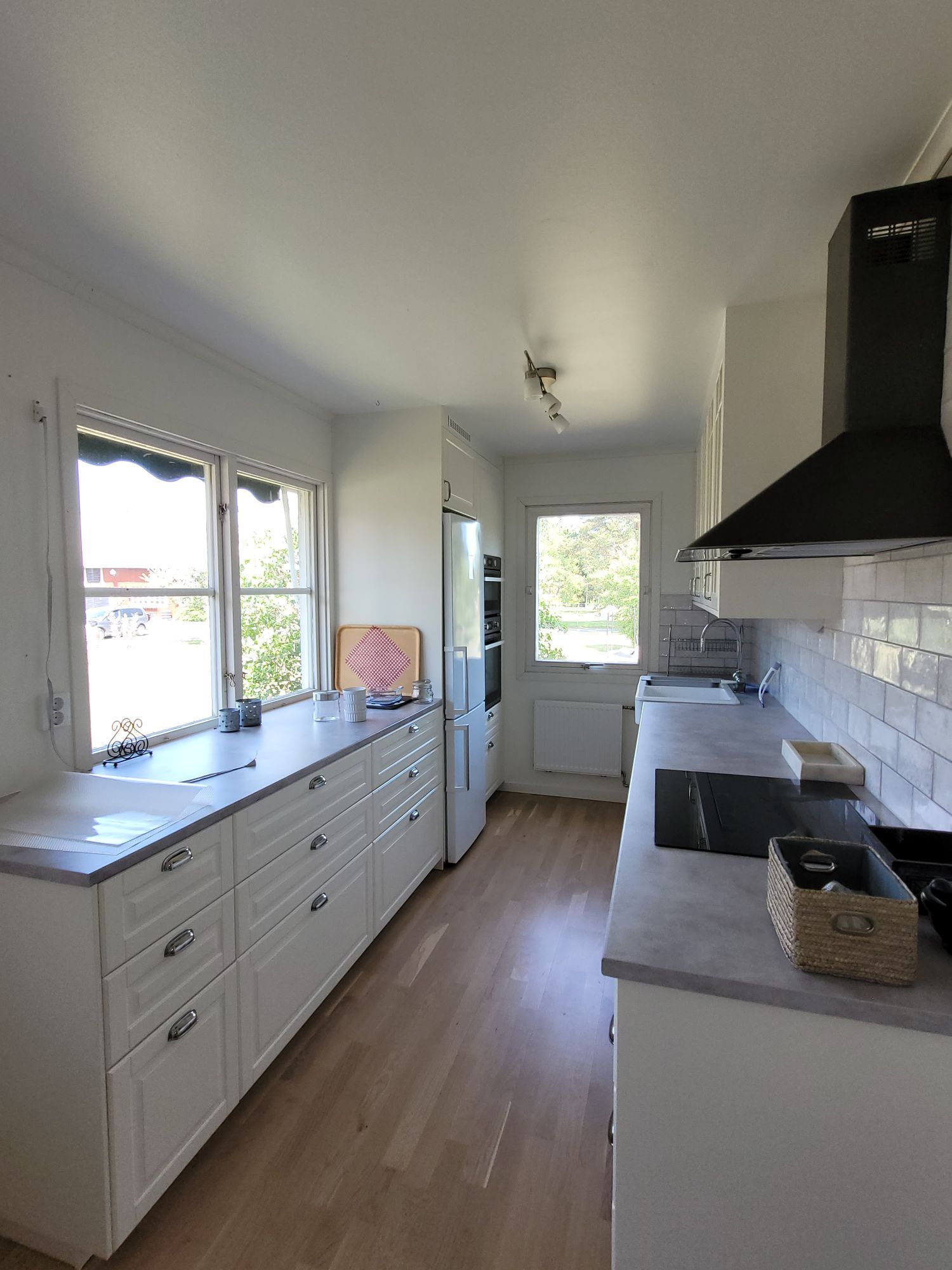 Rymligt hus på landet bredvid damm med egen brygga – bild 16 av 24