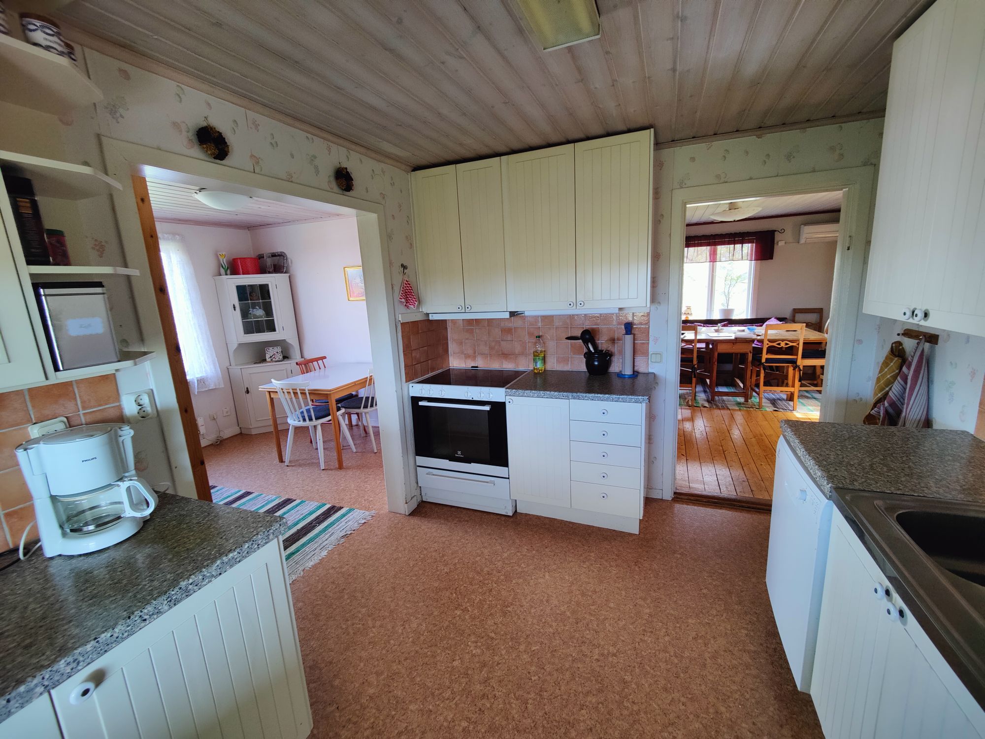 Urshult, mysigt hus med högt och soligt läge – bild 9 av 16