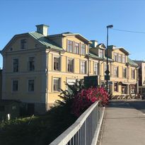 Hemtrevligt boende i ett av Härnösands äldsta hus