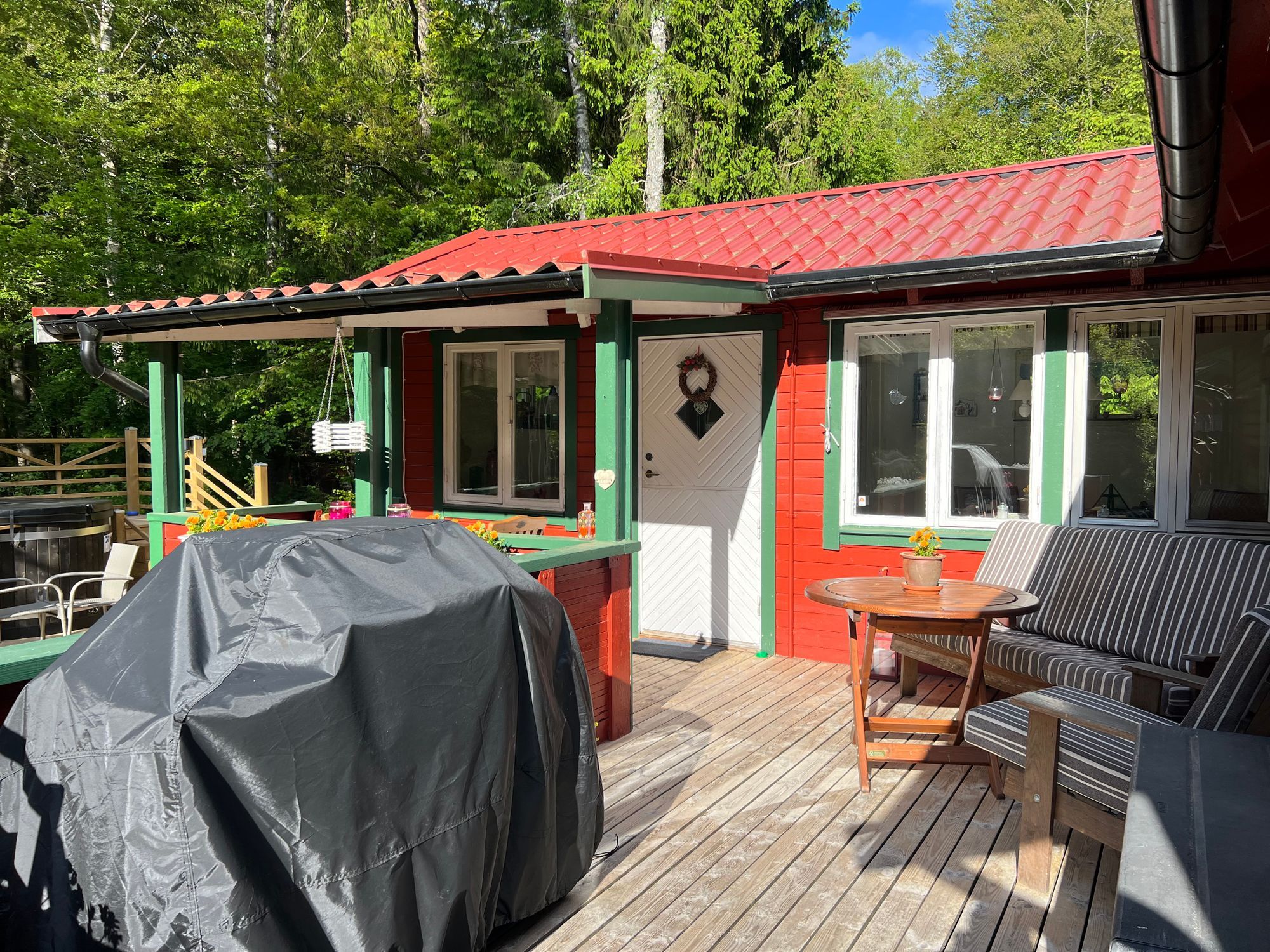 Stuga med privat badtunna – bild 6 av 24