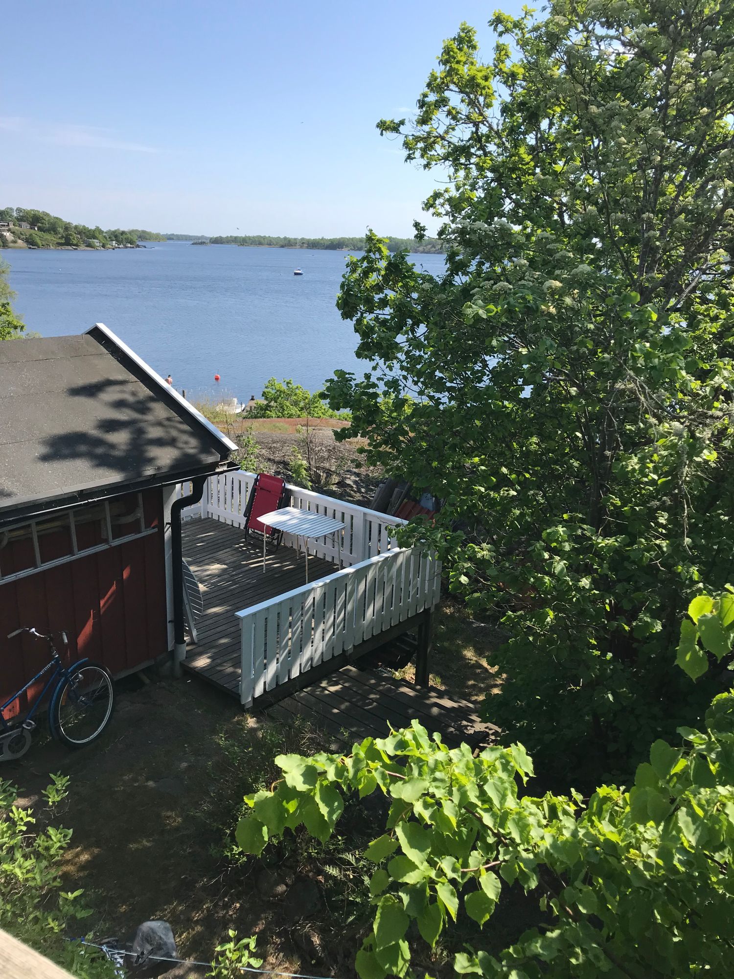 Mysig sommarstuga vid havet – bild 3 av 11