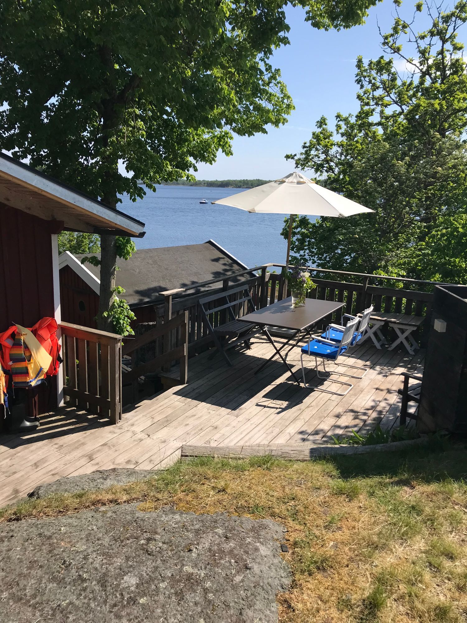 Mysig sommarstuga vid havet – bild 2 av 11
