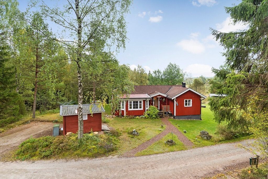 Idylliskt fritidshus med fantastisk utsikt