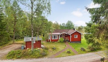 Idylliskt fritidshus med fantastisk utsikt