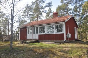 Sommarstuga på sjötomt vid Marsviken