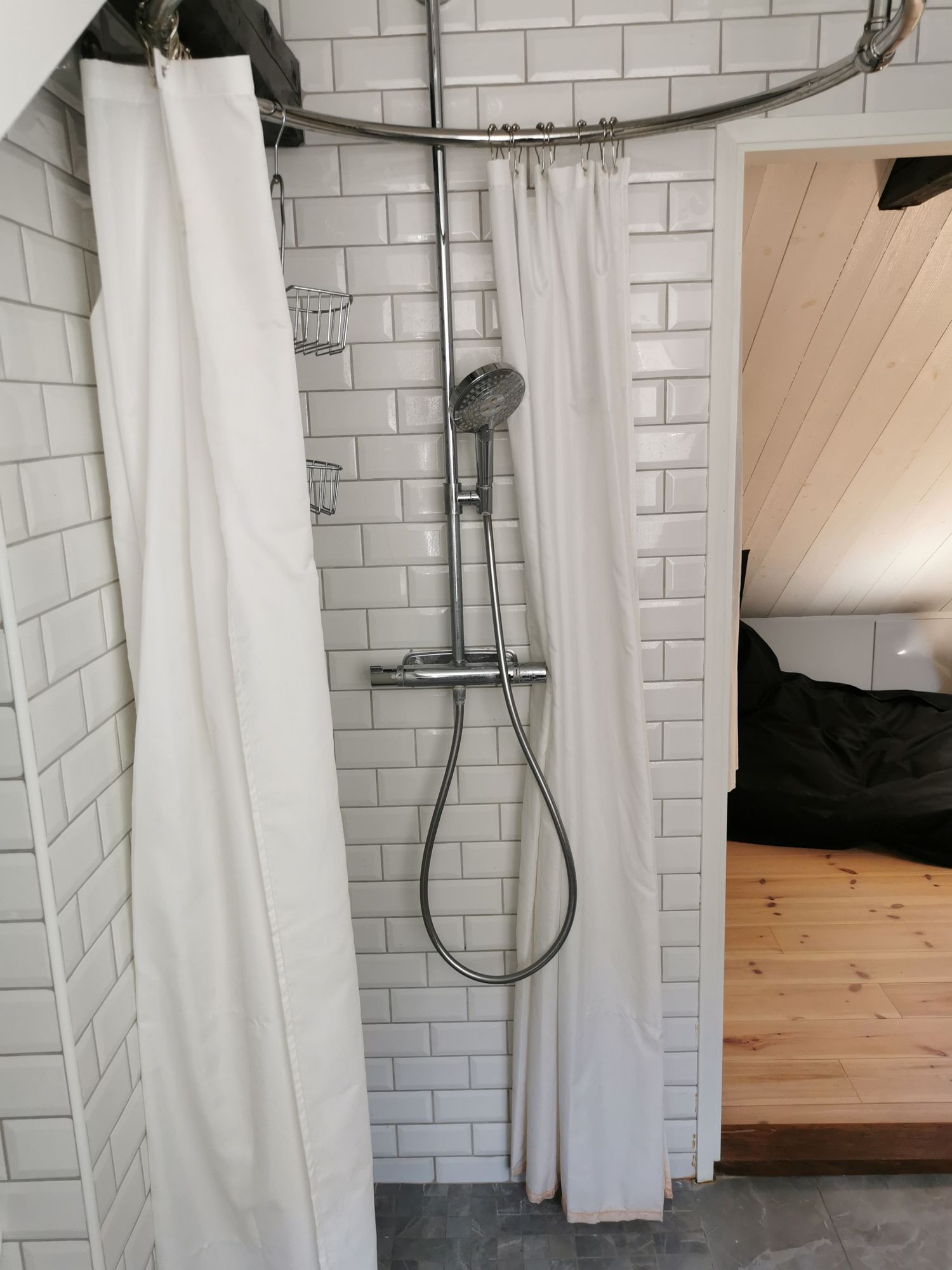 Stor etagelägenhet mitt i Visby Innerstad – bild 6 av 10