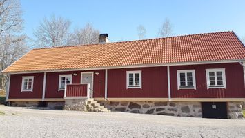 Charming farmerhouse by the lake Raslången