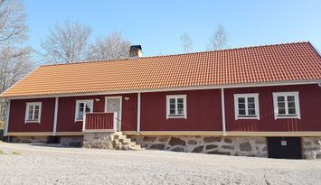 Mangårdsbyggnad vid sjön Raslången