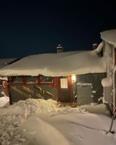 Fint läge o vacker utsikt i fina Edsåsdalen.