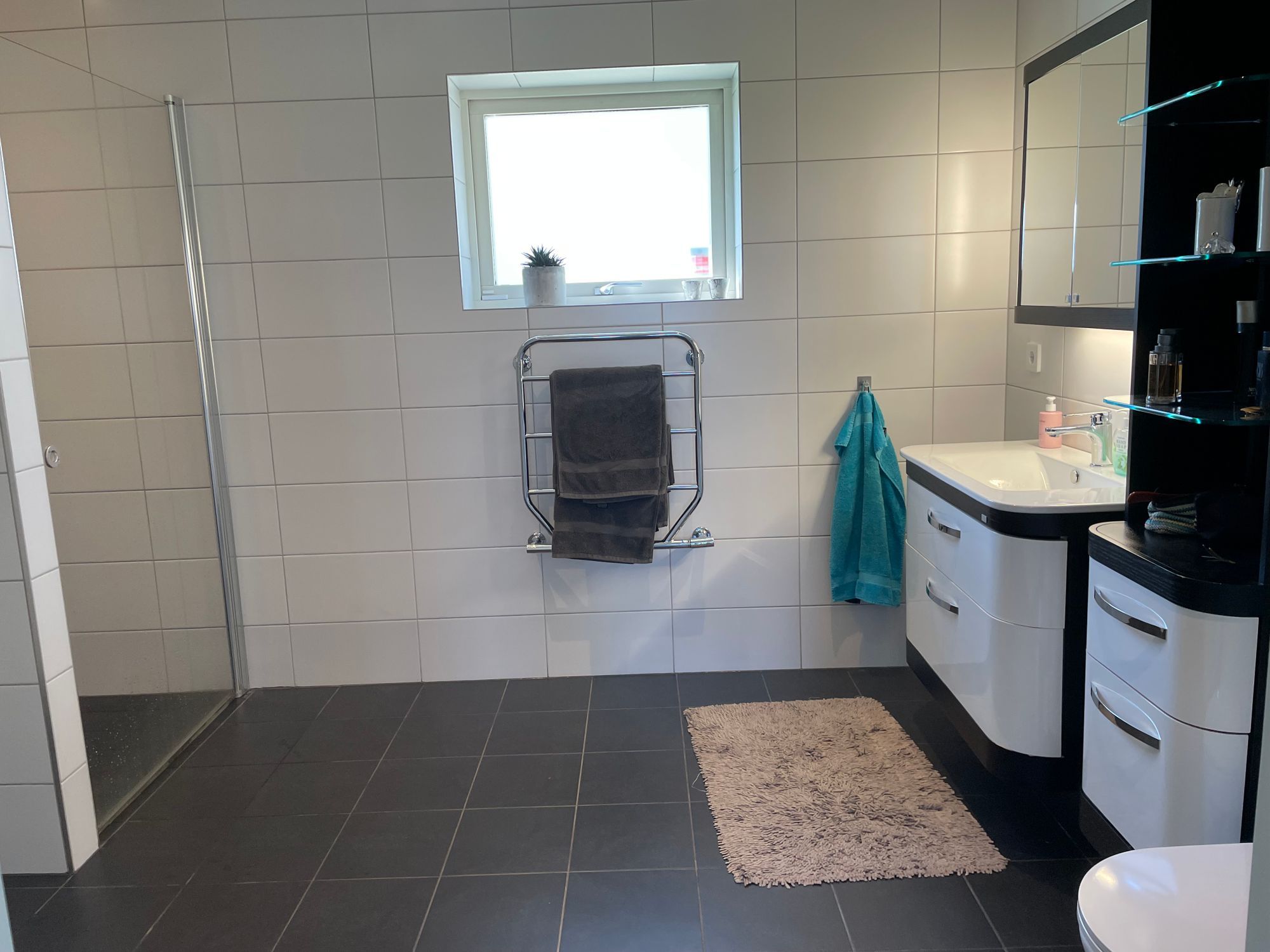Lantligt modernt hus på Kullahalvön