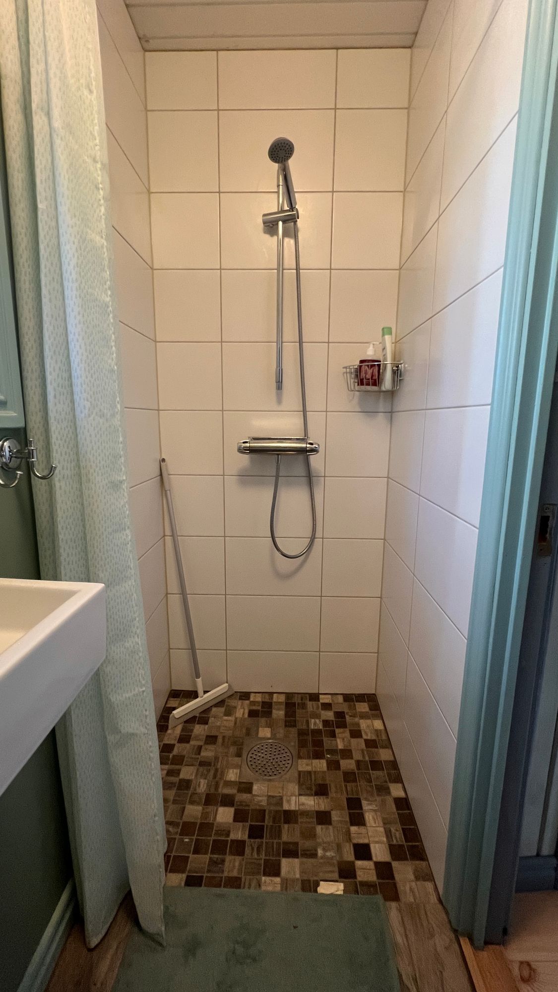 Mysig timmerstuga med kamin i södra Värmland – bild 14 av 24
