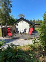 Liten stuga med havsutsikt