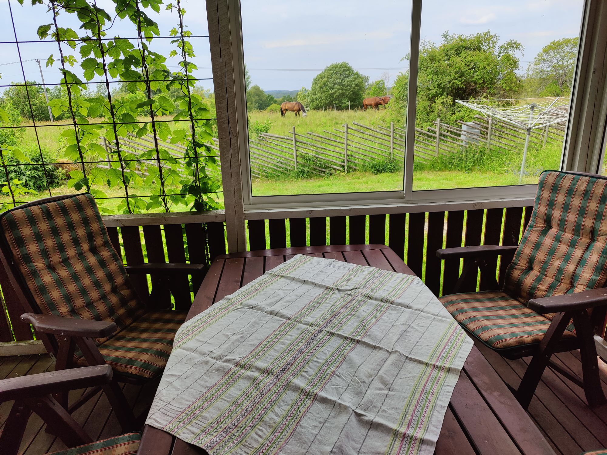 Urshult, mysigt hus med högt och soligt läge – bild 5 av 16