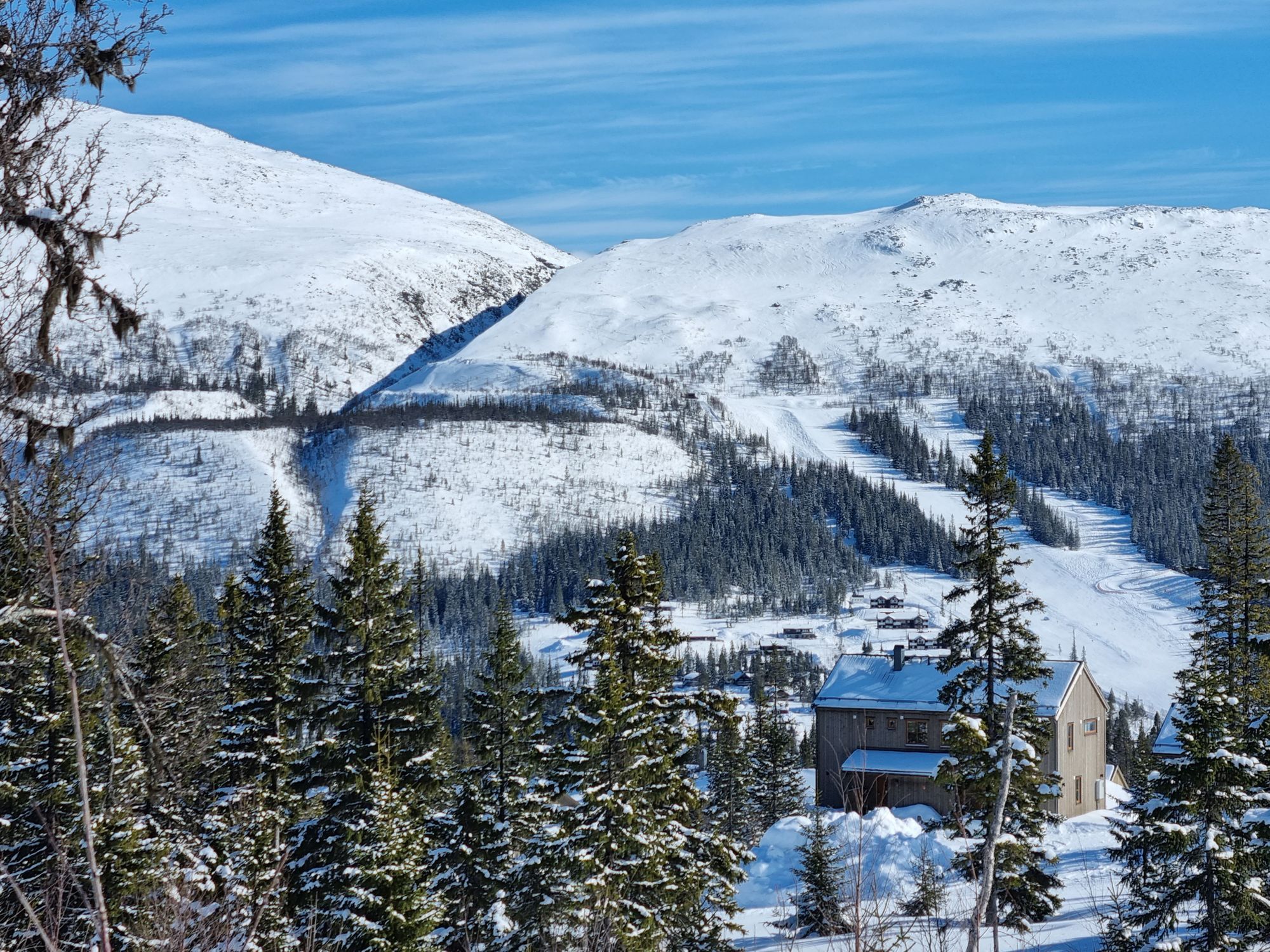 Mysig lägenhet med magisk utsikt, ski in/ski out – bild 24 av 24