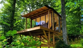 Vackert Trädhus med Spabad