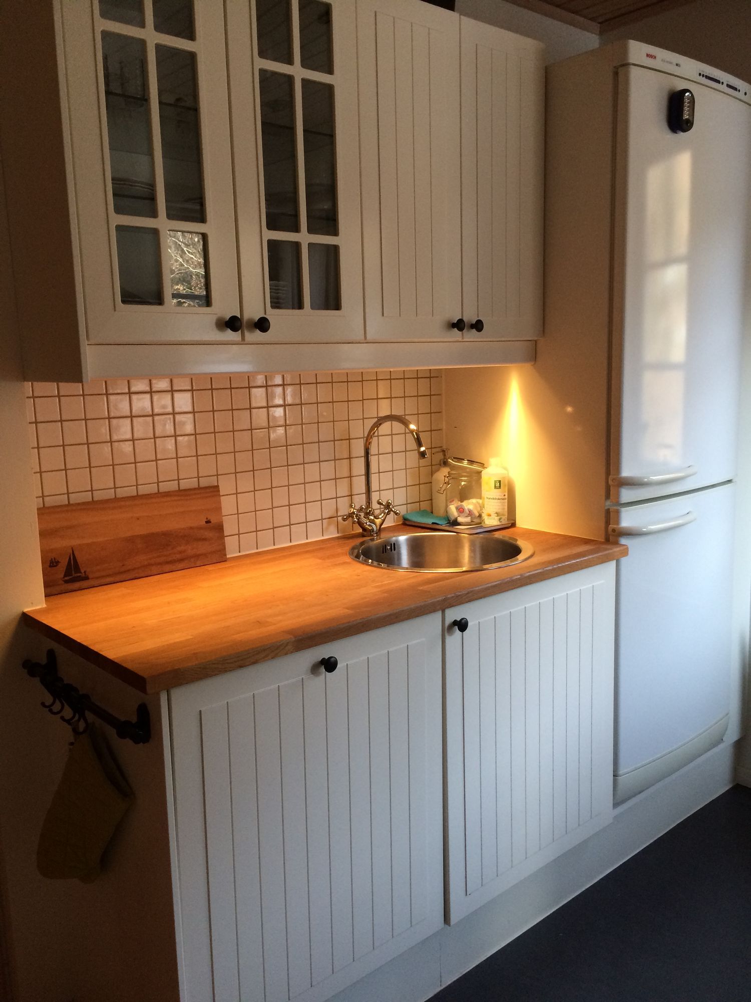 Stuga, Orust, Bohuslän, lugnt läge, skog, havsnära – bild 6 av 23