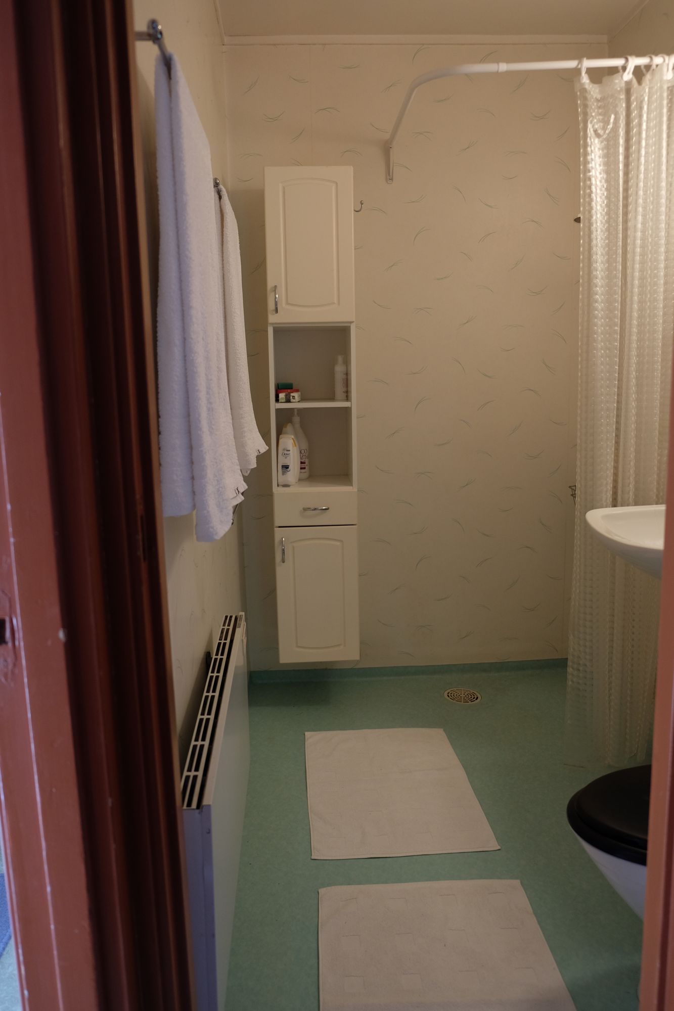 Hemtrevligt hus mitt i skogen nära egen sjö – bild 13 av 20