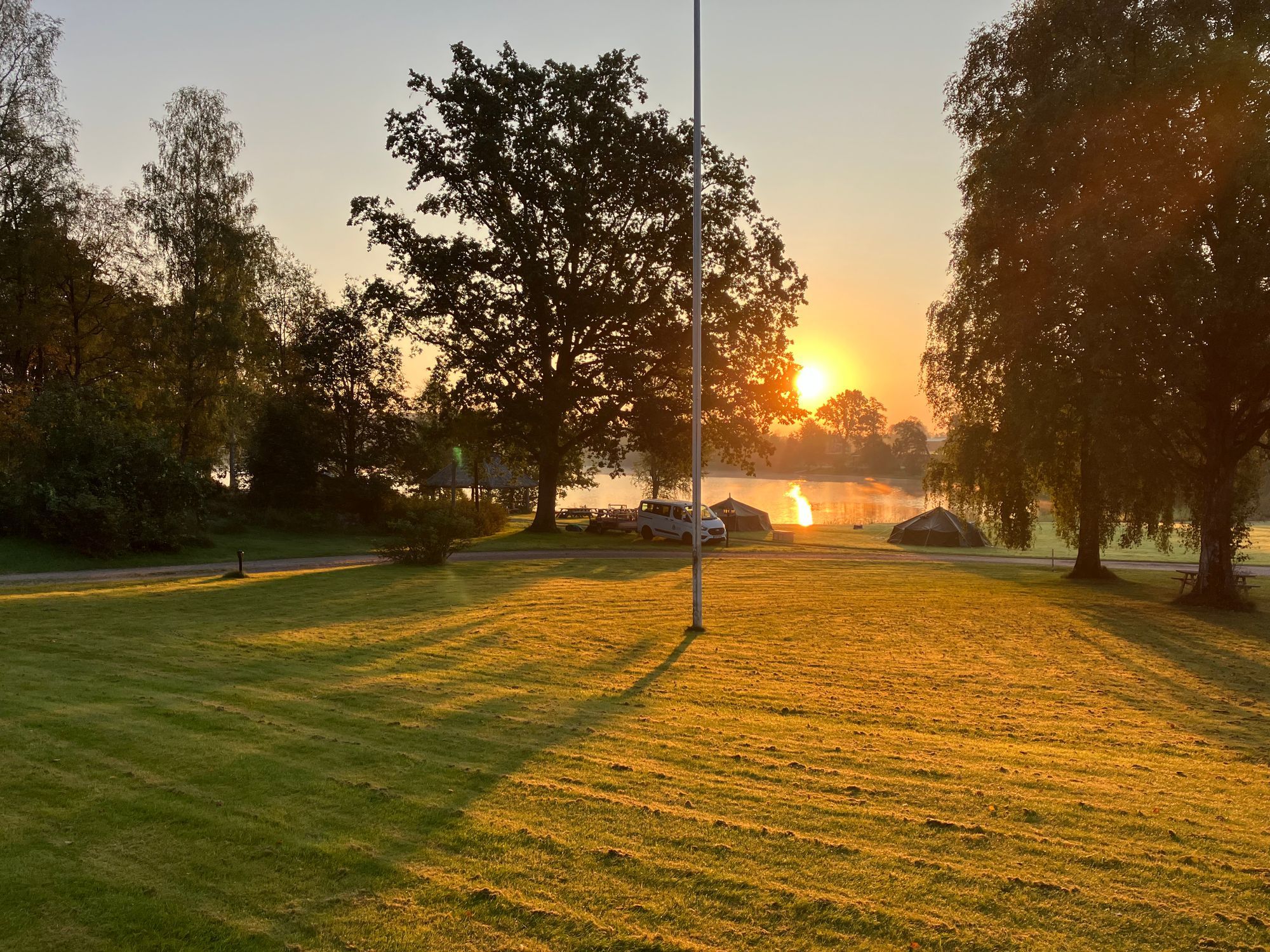 Plats för många i direkt närhet till skog och sjö! – bild 12 av 16